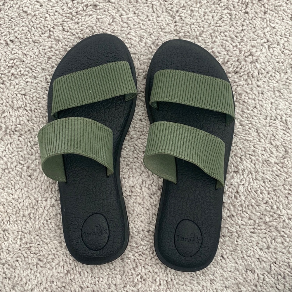 Sanuk slides